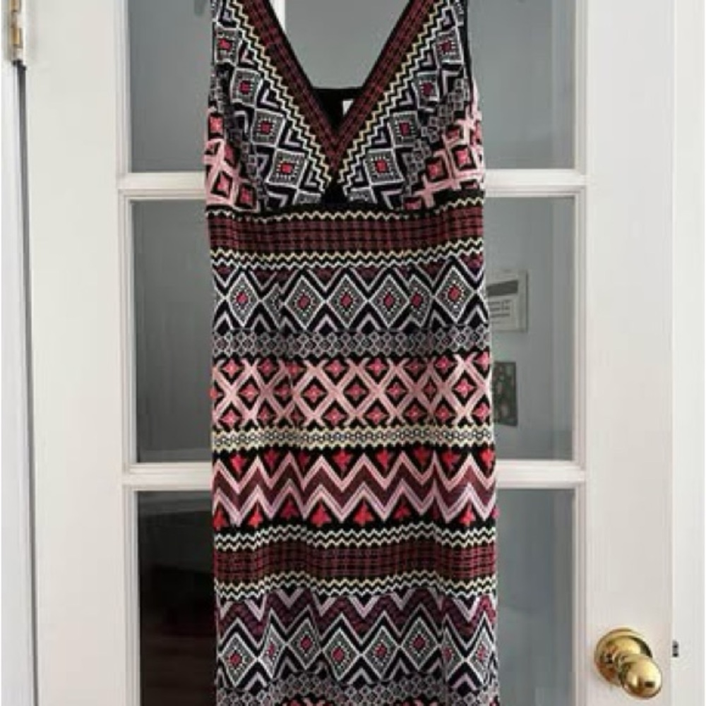 Sleeveless V-Neck Maxi Dress in Pink and Black Geometric Print